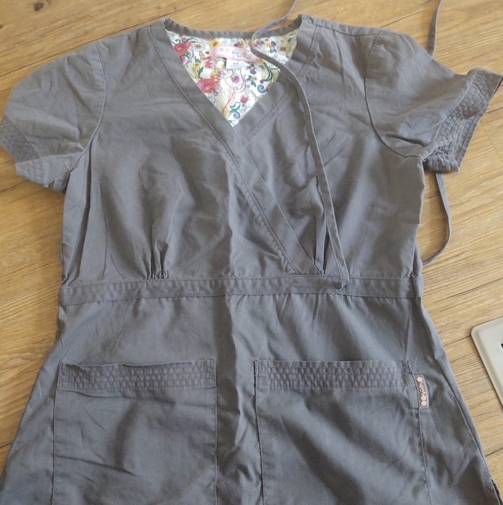 Koi Gray XS scrub top